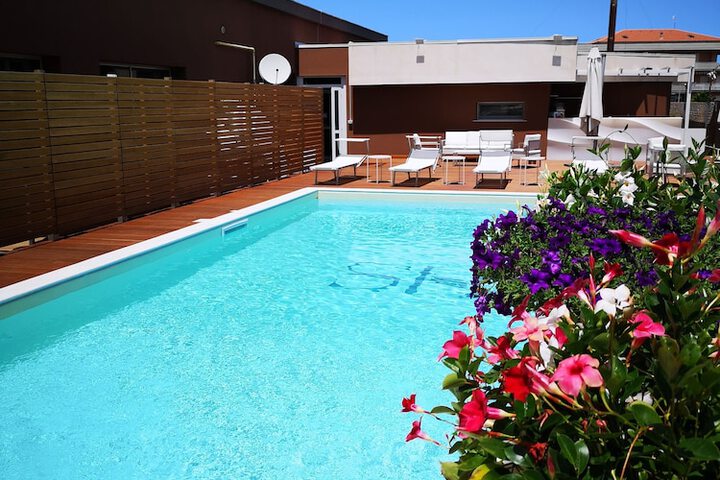 Pool 40 of 92