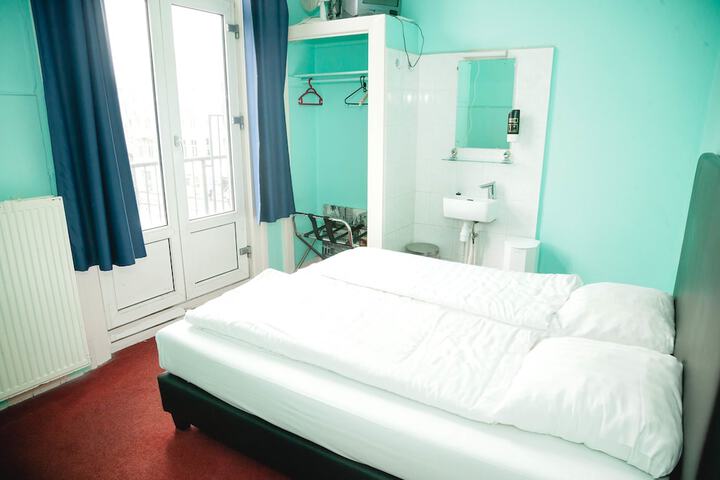 Room 5 of 50