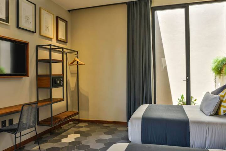Room 4 of 51