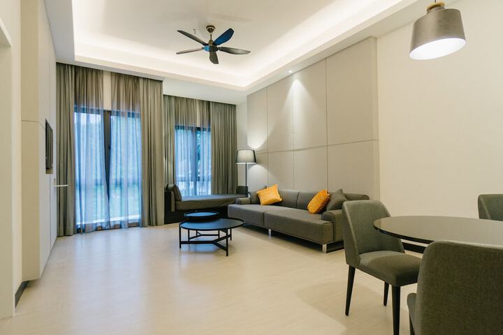 Room 15 of 33