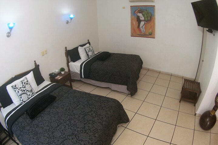 Room 10 of 29