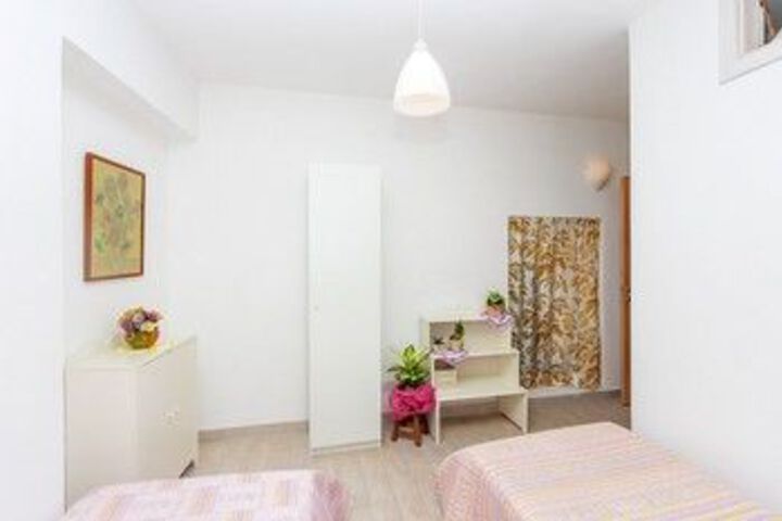 Room 6 of 29