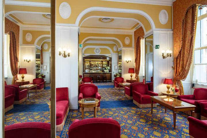 Entrance & Lobby