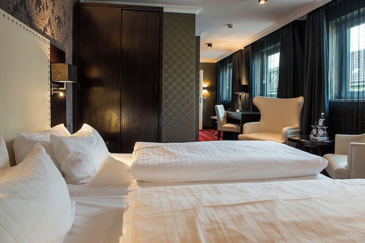 Room 34 of 93