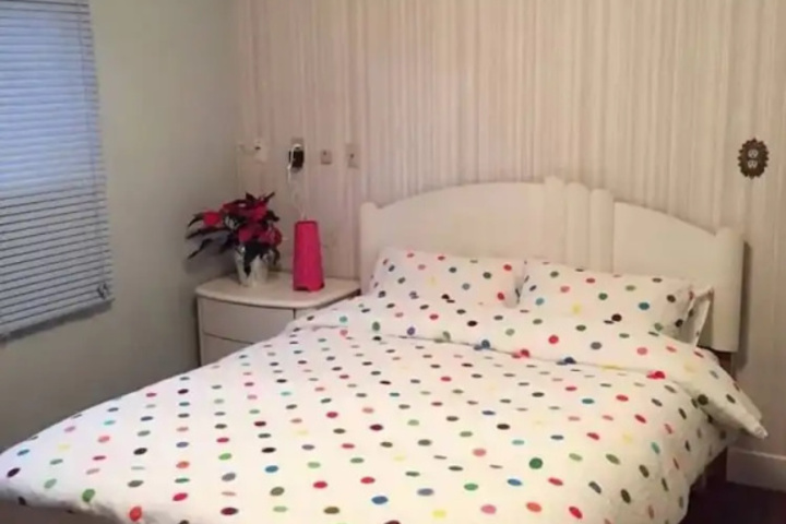 Room 4 of 12