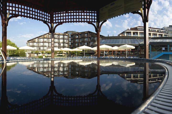 Hotel with Pool