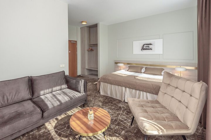 Room 16 of 45
