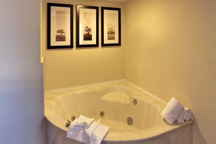 Hot Tub 39 of 54