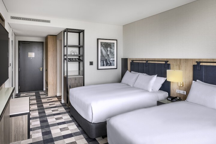 Room 5 of 80