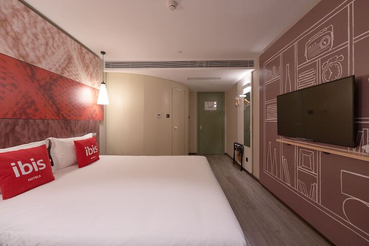 Room 8 of 46