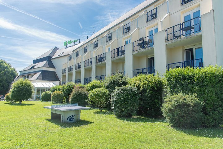Hotel Exterior 120 of 130