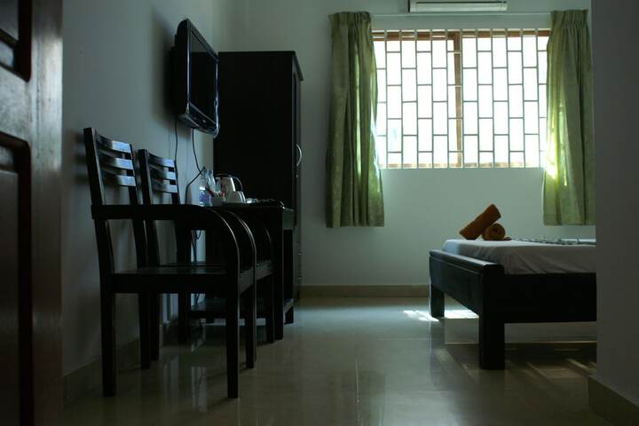 Room 3 of 32