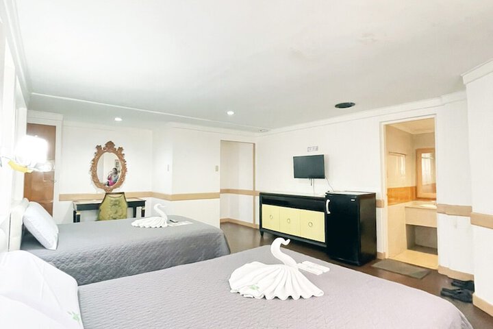 Room 10 of 31