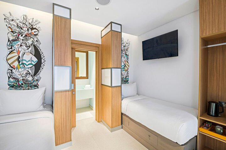 Room 6 of 61
