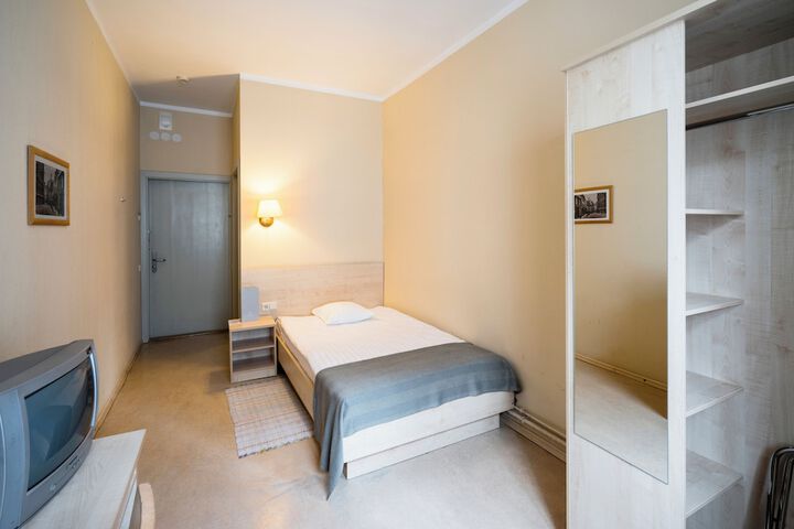 Room 15 of 40