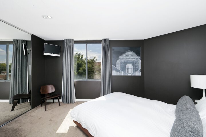 Room 2 of 17