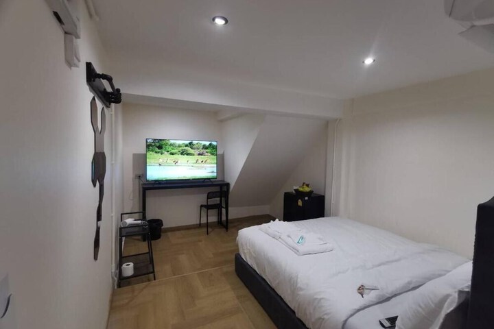 Room 7 of 22