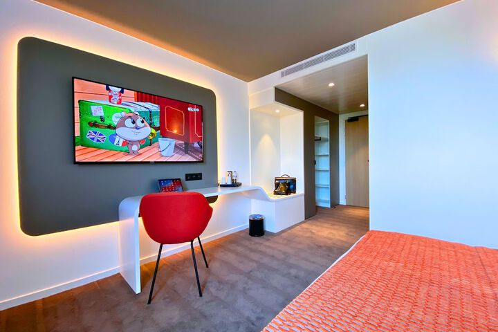 Room 9 of 52