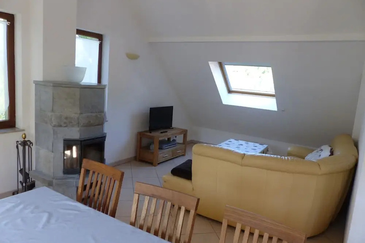 Room 4 of 8