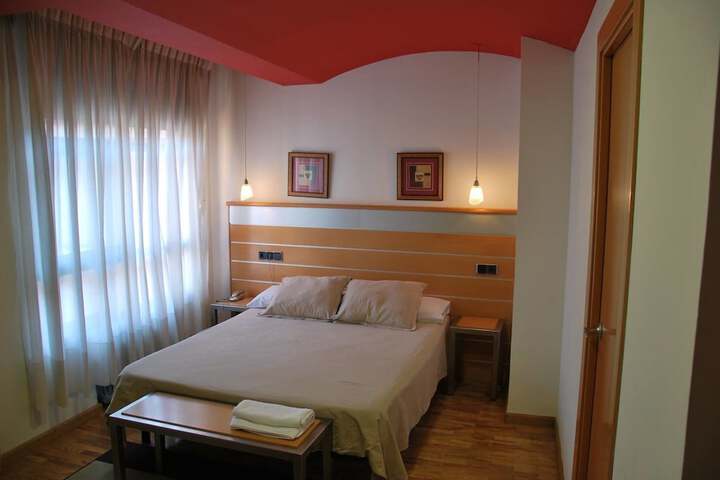 Room 4 of 25