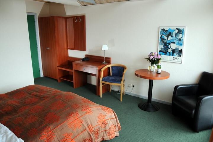 Room 6 of 58