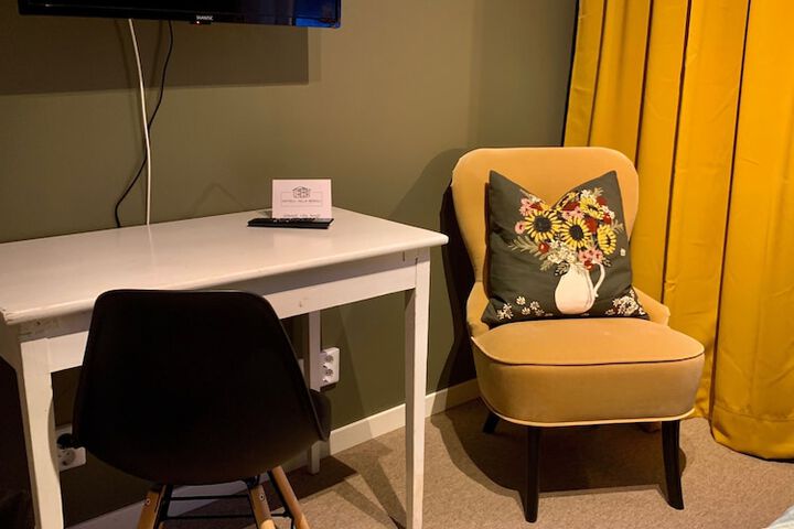 Room 6 of 51