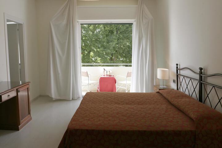 Room 7 of 13