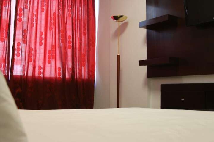 Room 10 of 34