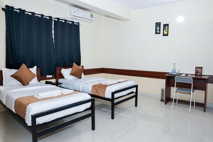 Room 9 of 37
