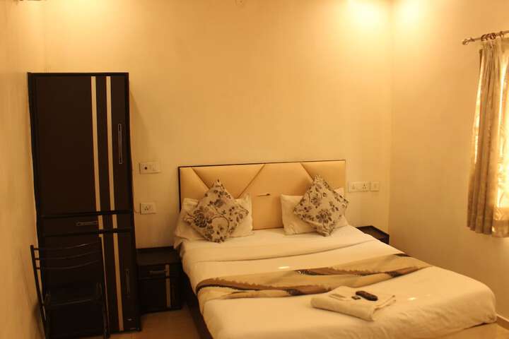 Room 6 of 15