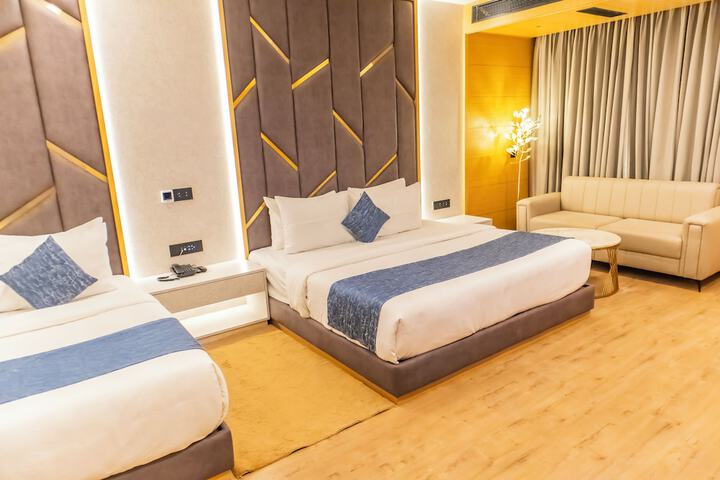 Room 73 of 221