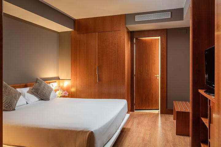 Room 13 of 37