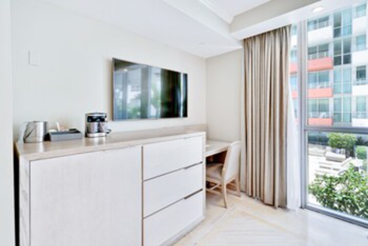 Room 166 of 318
