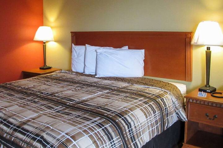 1 King Bed (1 of 6)
