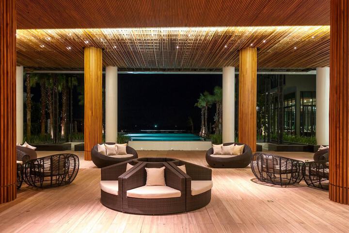Entrance & Lobby