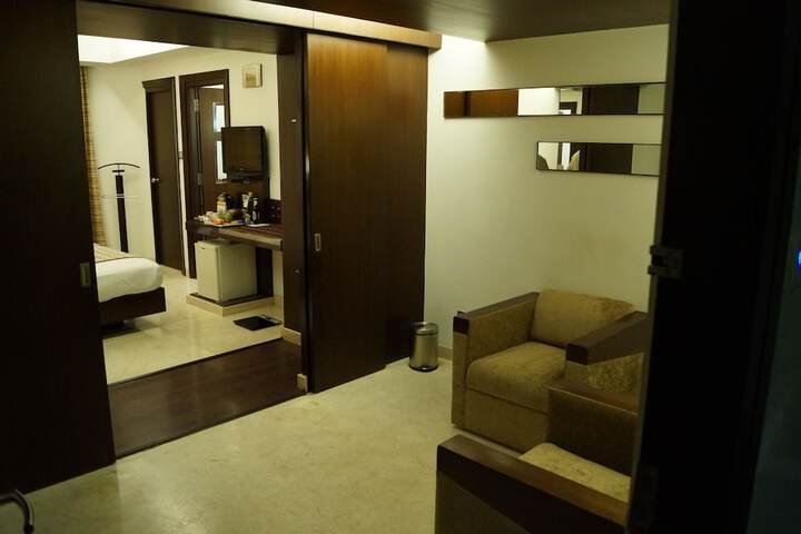 Room 34 of 76