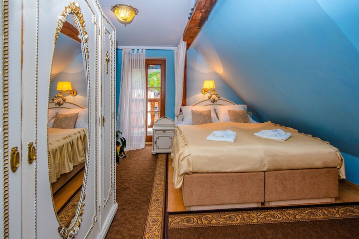 Room 11 of 51