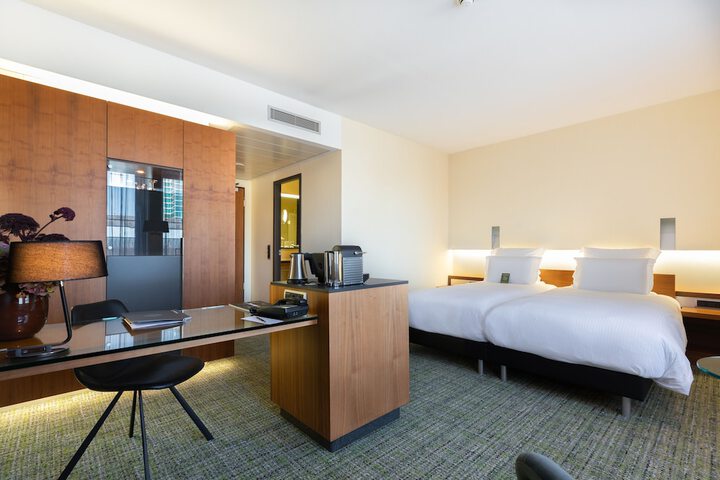 Room 6 of 226