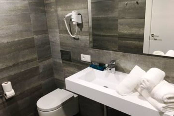 Room 3 of 48