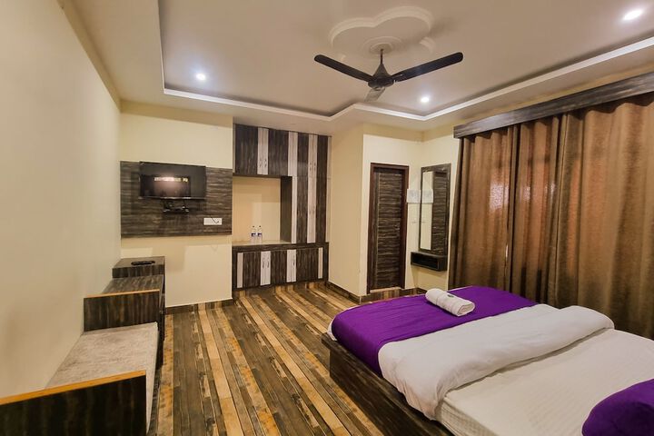 Room 5 of 34
