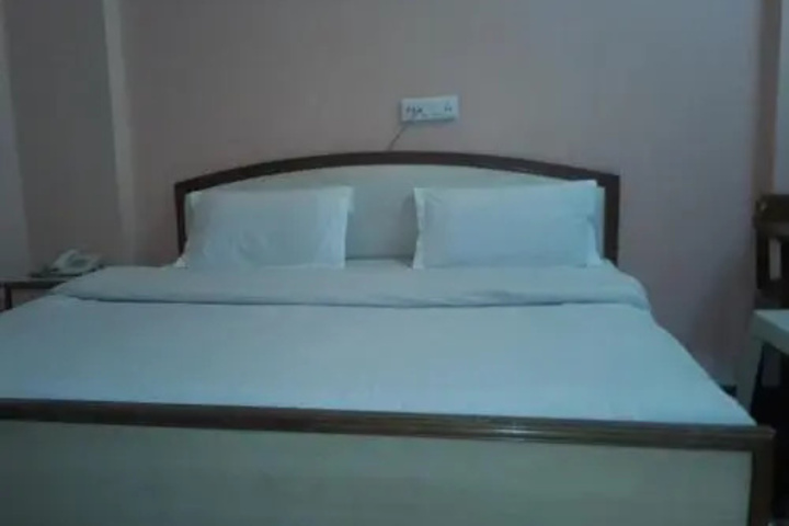 Room 5 of 13