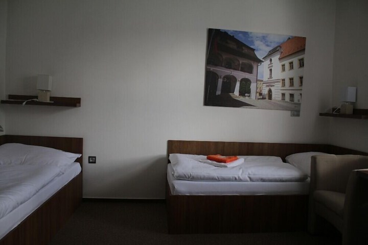 Room 17 of 35
