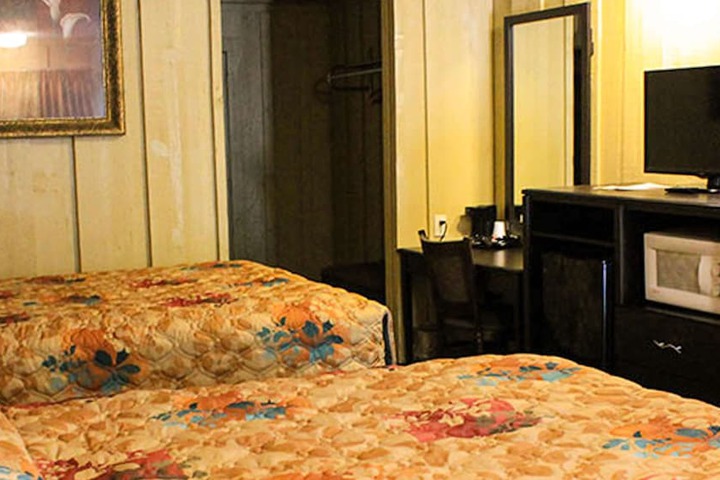 Room 13 of 33