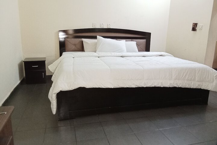 Room 26 of 39