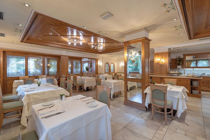 Dining 60 of 76