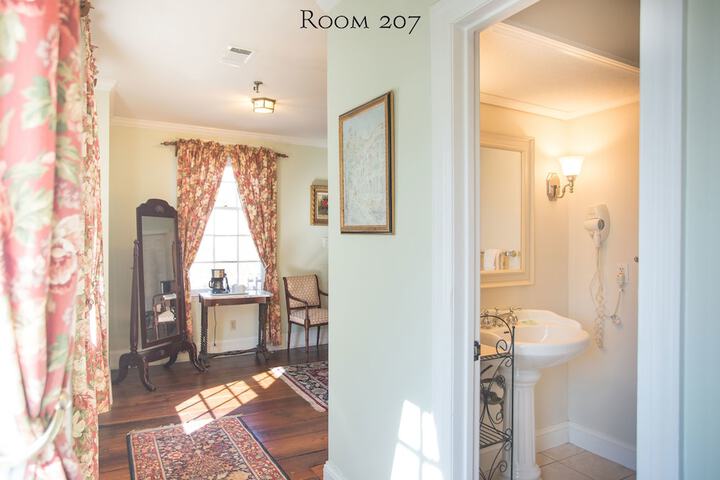 Room 9 of 170