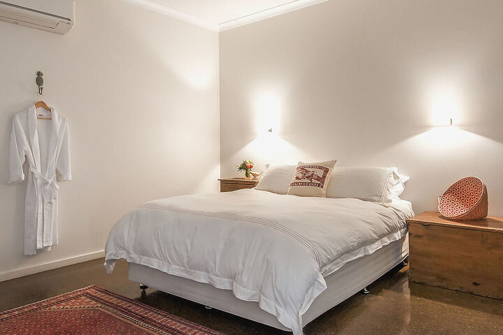 Room 4 of 16