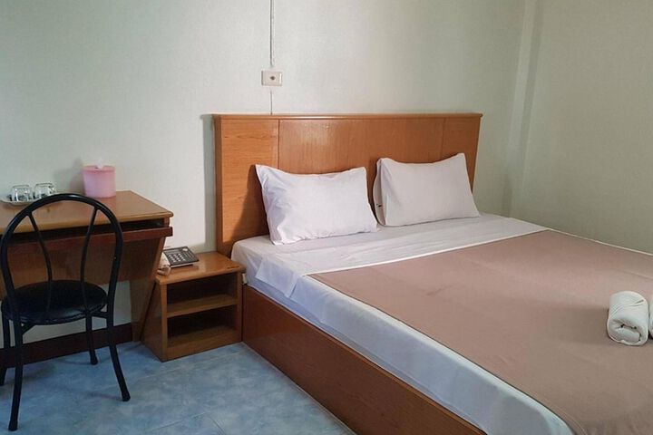 Room 8 of 19
