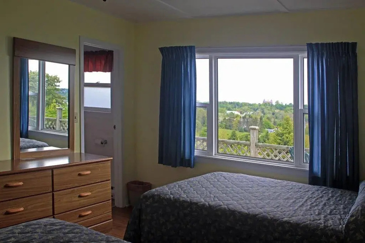 Room 4 of 10