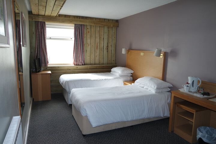 Room 4 of 89